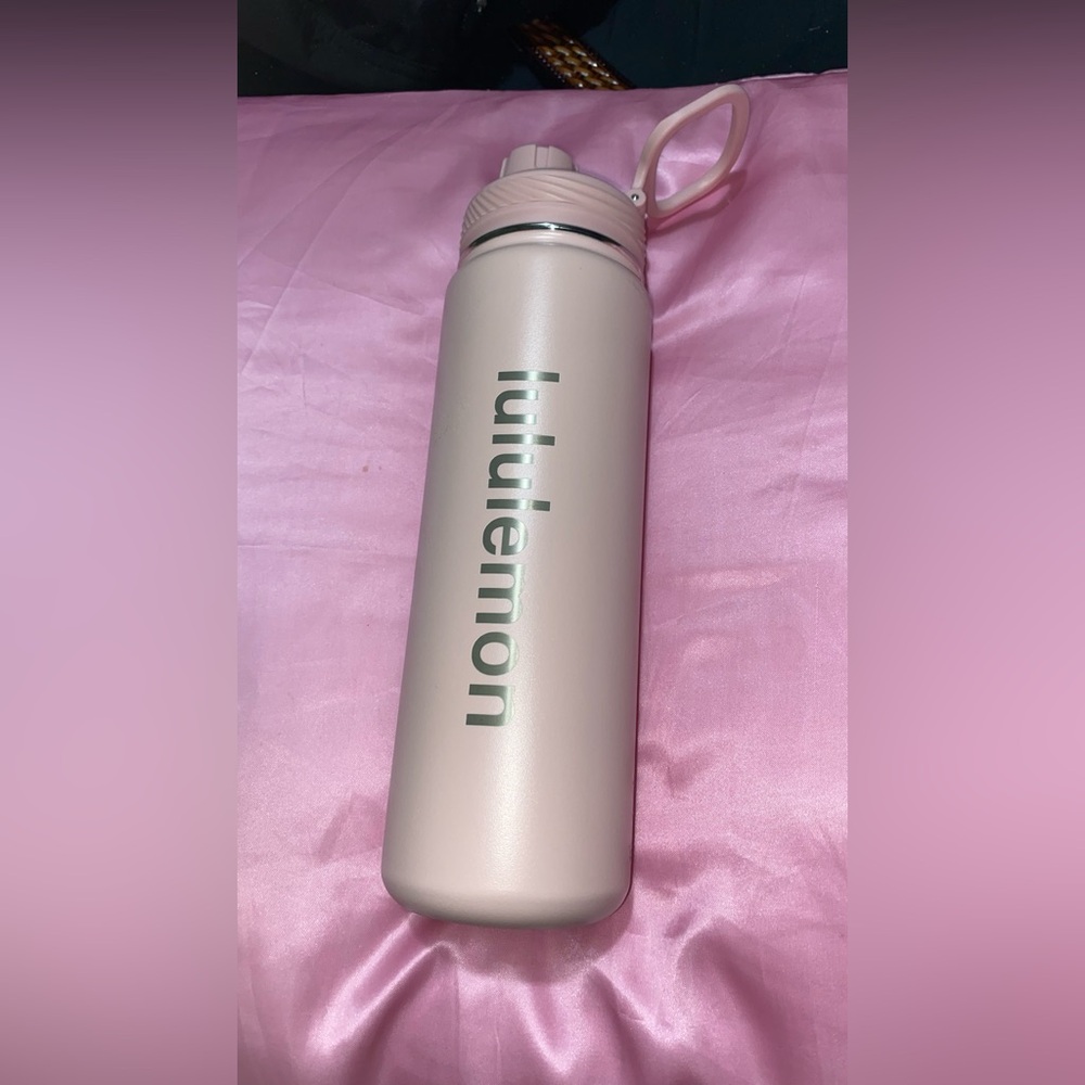 Lululemon Back To Life 24oz Sport Bottle